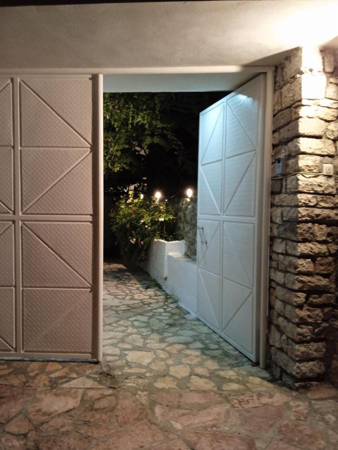 Rosemary House Guest House Sarande Exterior photo